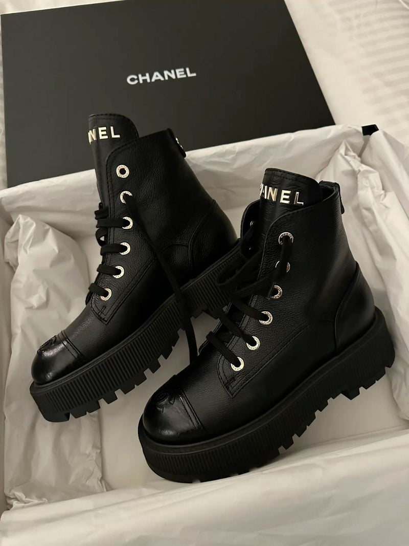 LACE UP LOGO ANKLE BOOTS